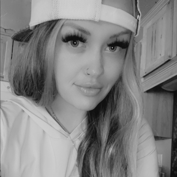 Meet Your Posher - Picture 3 of 3